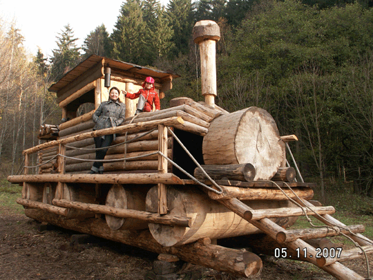 Деревянный паровоз в Марианских Лазнях